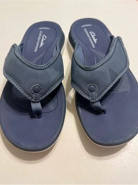 CLARKS CLOUDSTEPPERS
GLIDE POST SANDALS
BLUE womens SIZE US 6